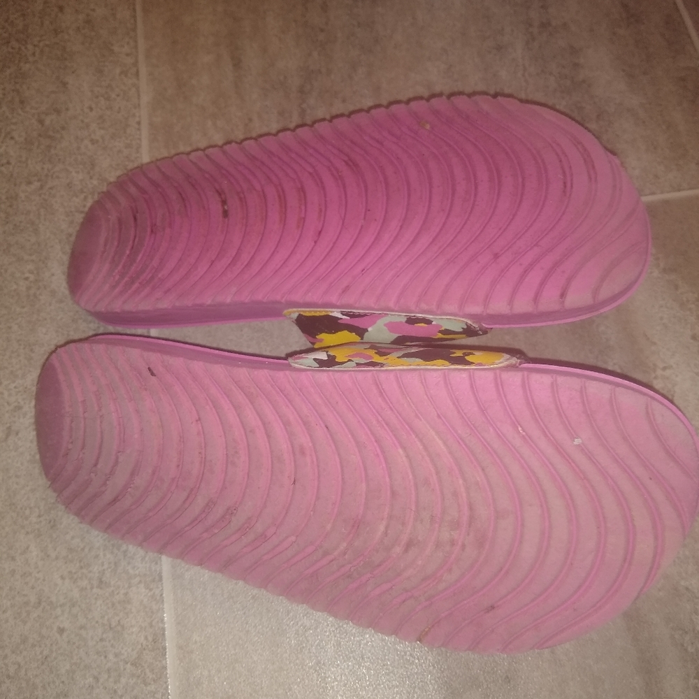 Nike Slides - Picture 3 of 3